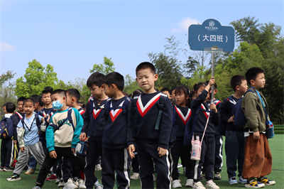 武汉小学生秋游04.jpg